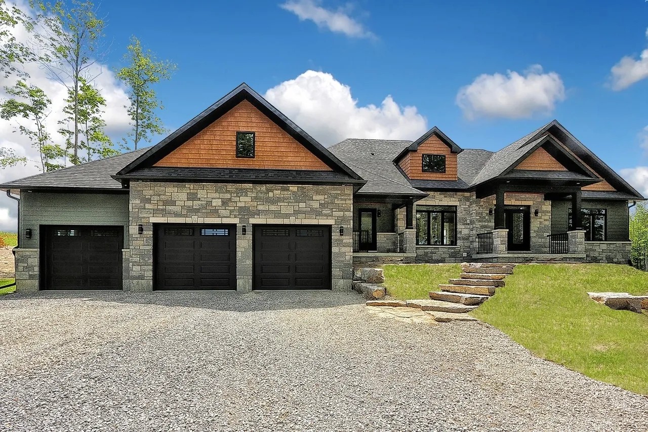 Exterior of the Bethany custom home built by Derigay Developments in Bethany, Ontario